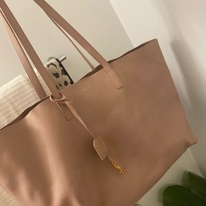 SHOPPING BAG SAINT LAURENT E/W IN SUPPLE LEATHER